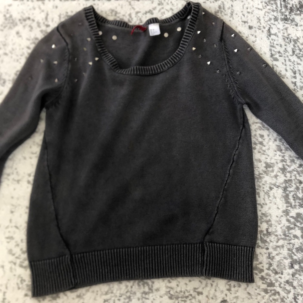 Grey sweater